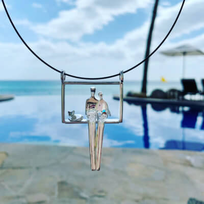 Close to me pendant with cat