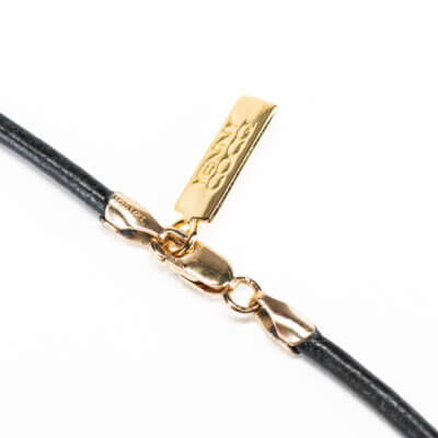 yenny cocq Logo tag gold