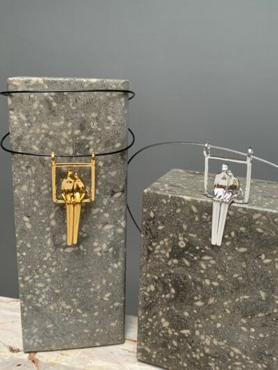 Gold or silver pendant, close to me