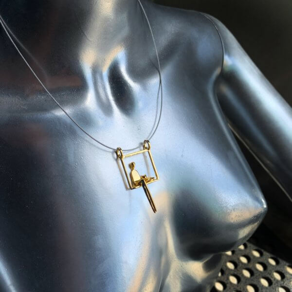 Woman with cat pendant gold