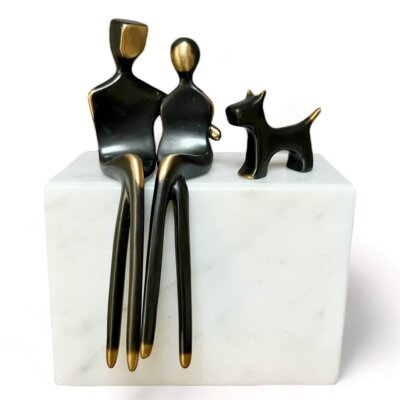 Bronze sculpture couple and their dog, Yenny Cocq Sculpture anniversary Collection