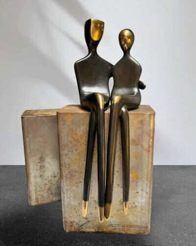 Bronze couple statue, caress